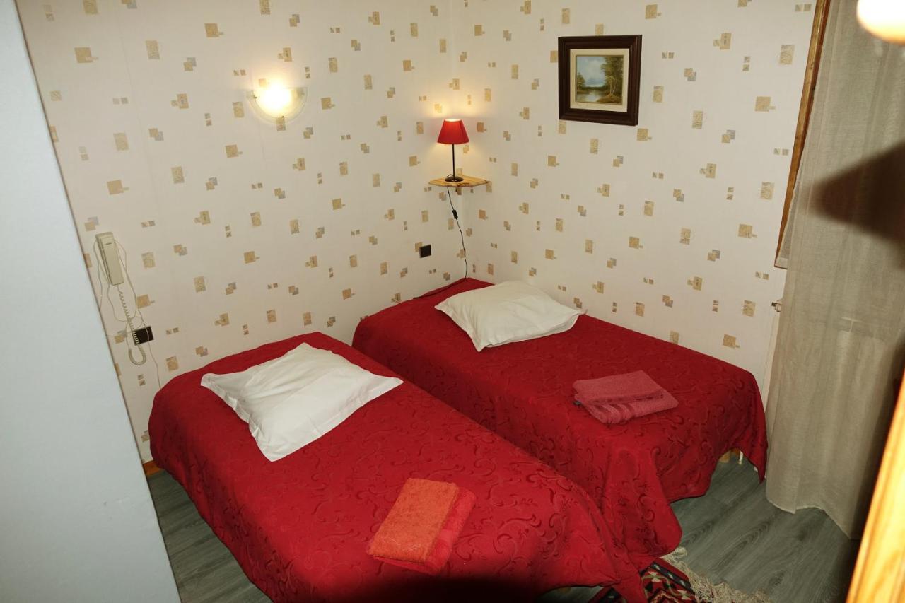 Le Relais Des Vaudois Hotell Freissinieres Exteriör bild